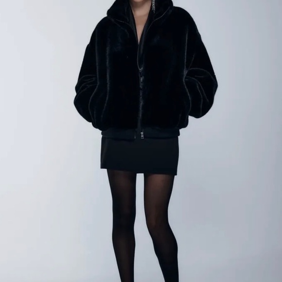 Zara NWT Faux Fur Bomber Jacket - Size S (New With Tags) - Picture 3 of 5